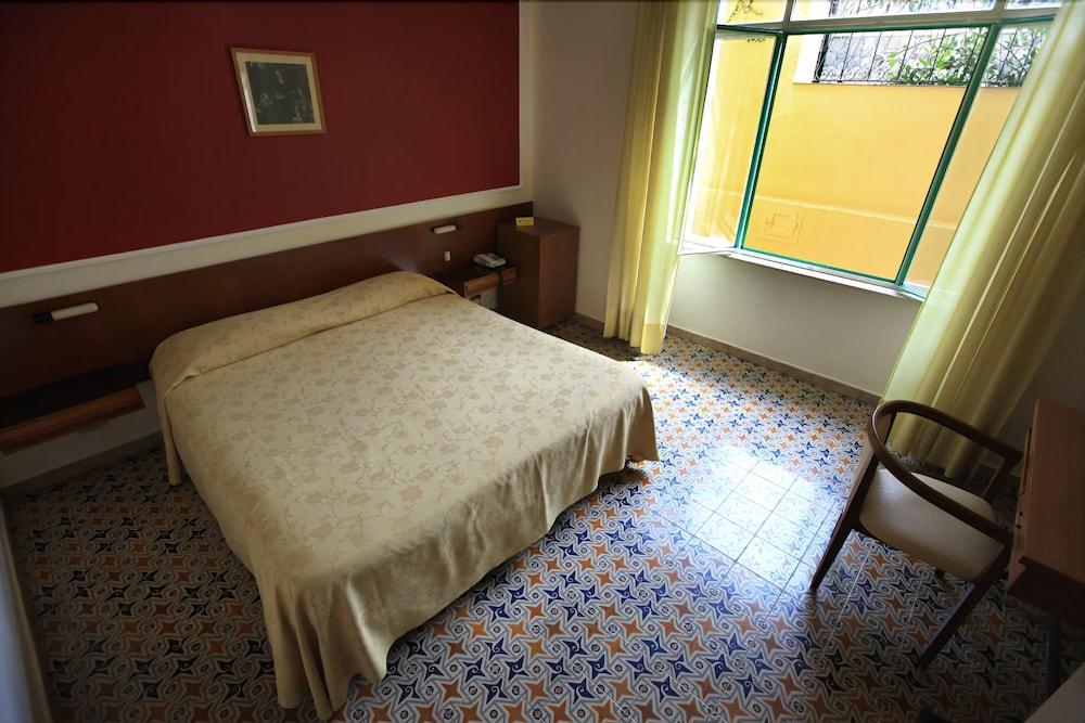 Continental Hotel 3*